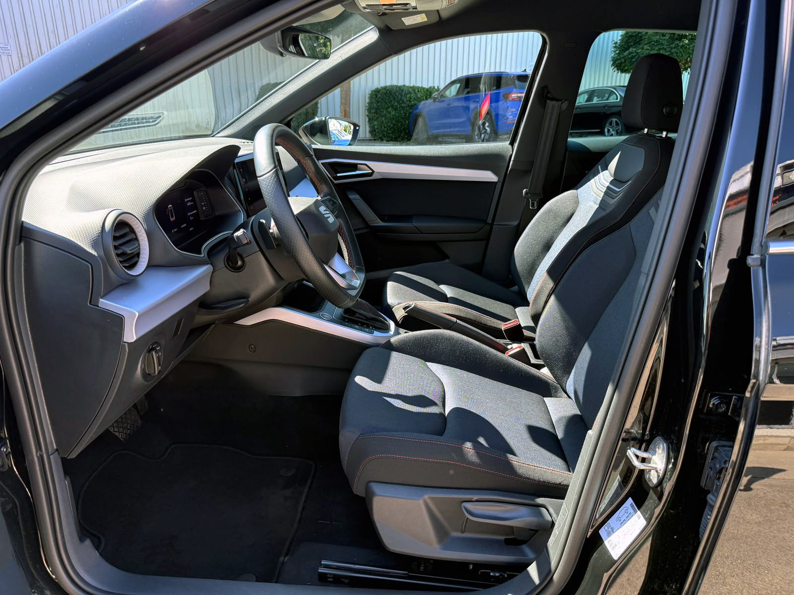 Fahrzeugabbildung SEAT Arona 1.0 TSI DSG FR LED NAV KAM PDC ACC AHK