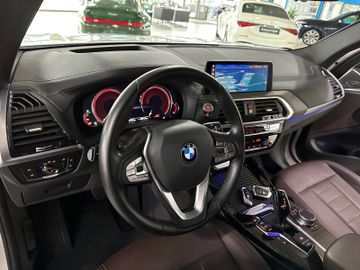 Fahrzeugabbildung BMW X3 xD20d Luxury Line DAB HUD Komfort Alarm Leder