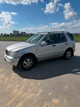 Mercedes-Benz Ich verkaufe Mercedes ML270. TÜV Neu!! - gebrauchte Mercedes-Benz ML-Klasse aus dem Jahr 2001