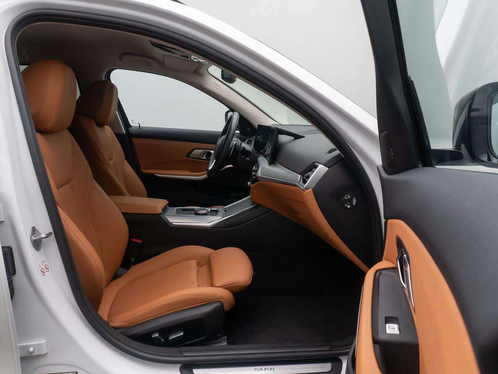 Fahrzeugabbildung BMW 330i Komfort HUD Kamera H/K Leder Sport 18Zoll