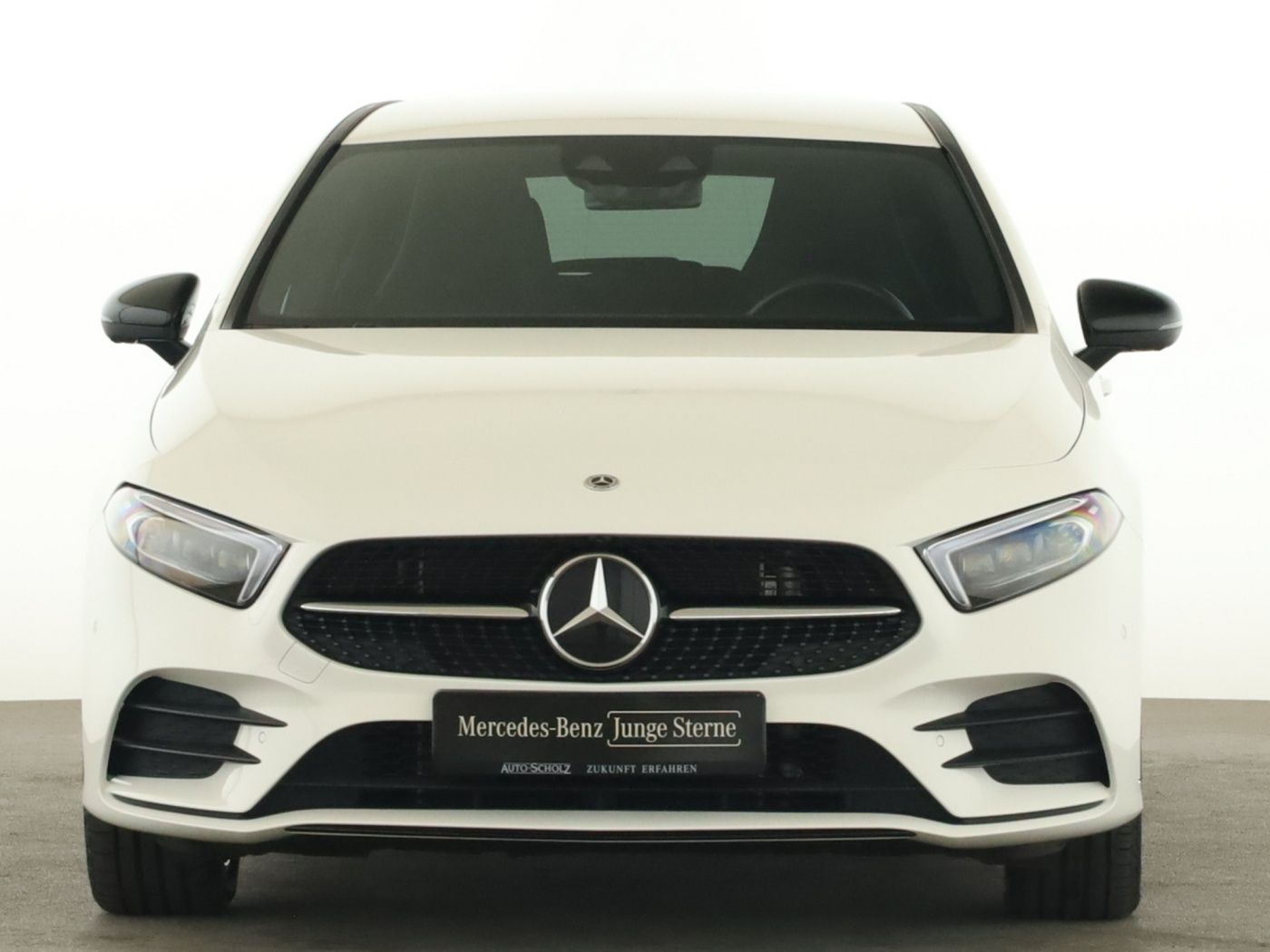 Mercedes-Benz A 250 e AMG+NIGHT+MULTIB+AHK+AMBI+TOTWINKEL+360° imagem 3