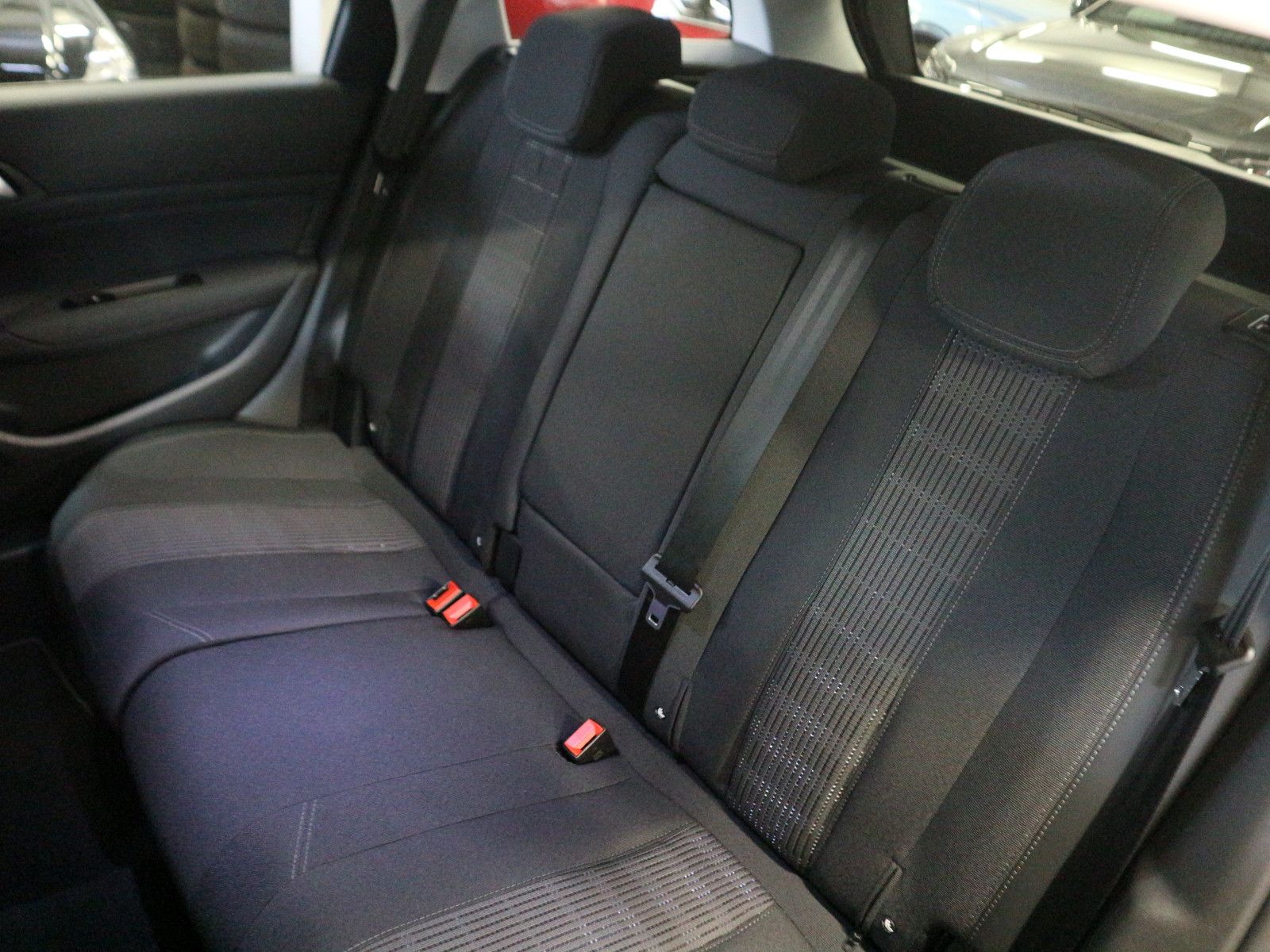 Fahrzeugabbildung Peugeot 308 SW Allure Pack ACC AHK Blis Nav Kam SHZ LED