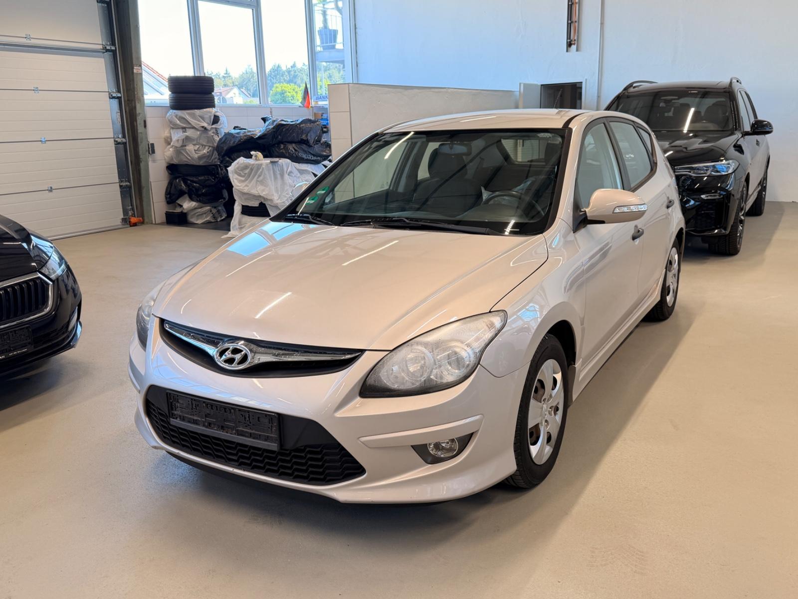 Hyundai i30 - PDC-Klima-SHZ-Tüv27-8Fach