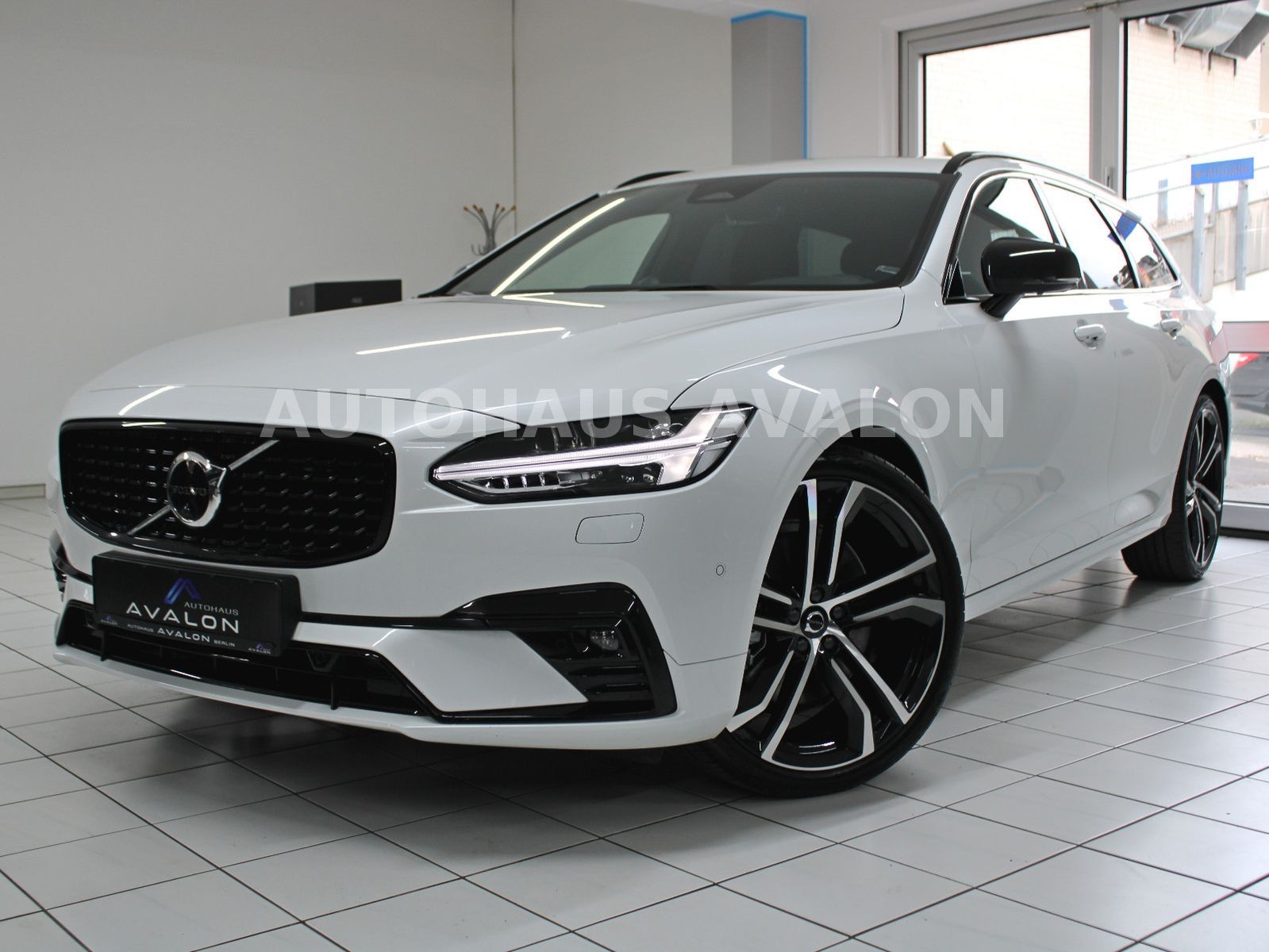 Volvo V90 AWD*Ultimate Dark*R-Design~B&W®~PANO~FOUR-C
