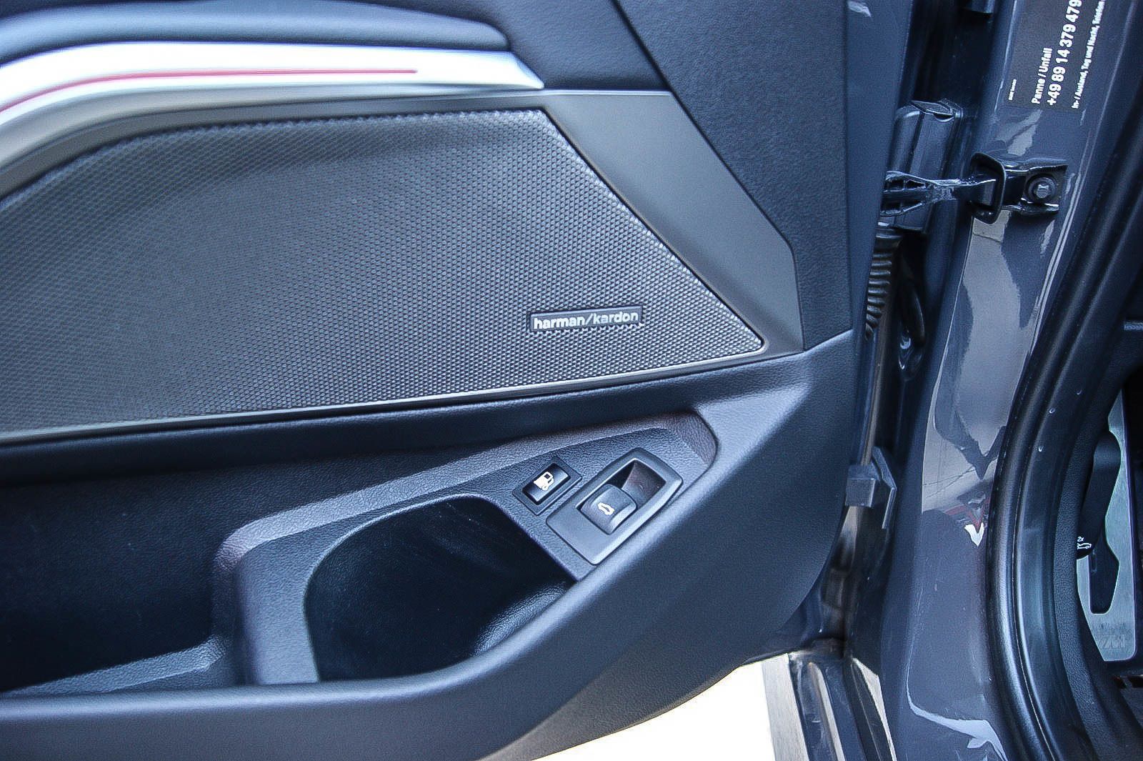 Fahrzeugabbildung BMW 330 e Touring xDrive Aut. M-SPORT H&K ANHZV LIVE
