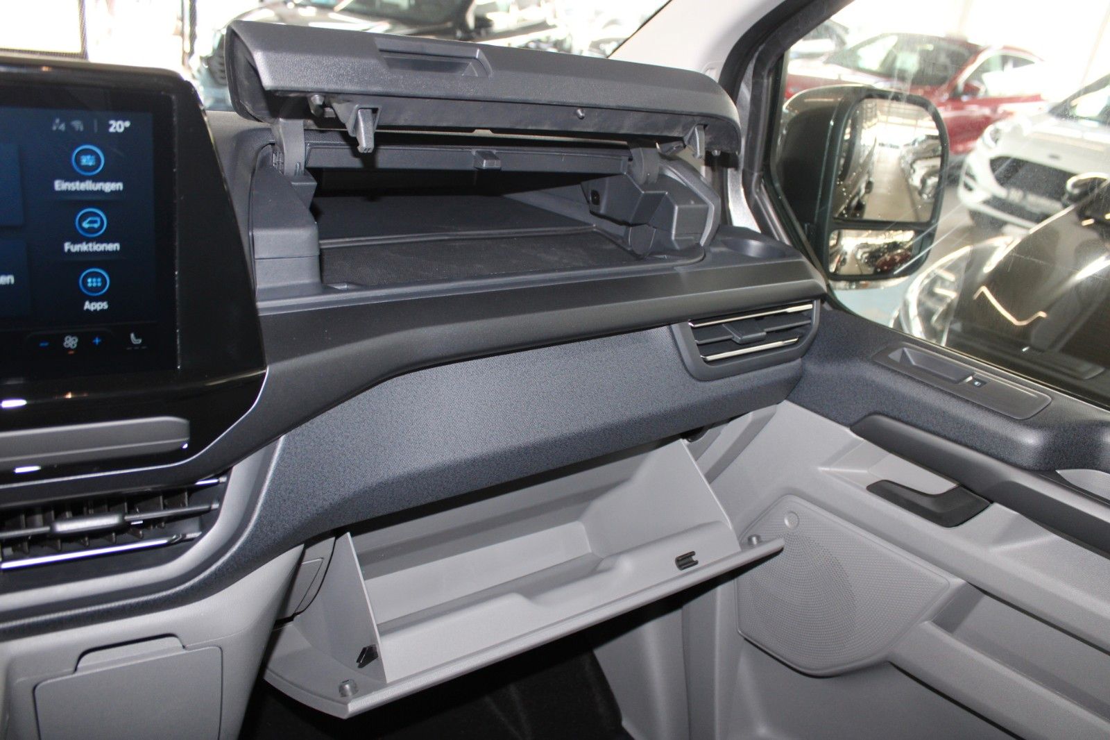 Fahrzeugabbildung Ford Tourneo Custom L1 TREND 8-Sitze LED NAVI CAM uvm