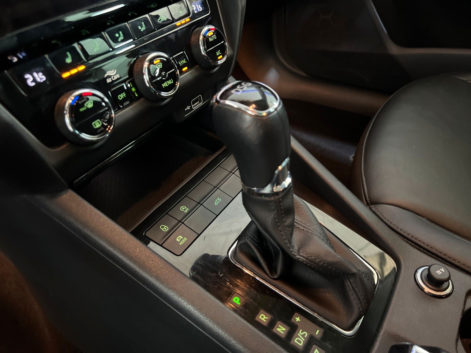 Fahrzeugabbildung SKODA Octavia Combi Premium Edition *Leder*Kamera*LED