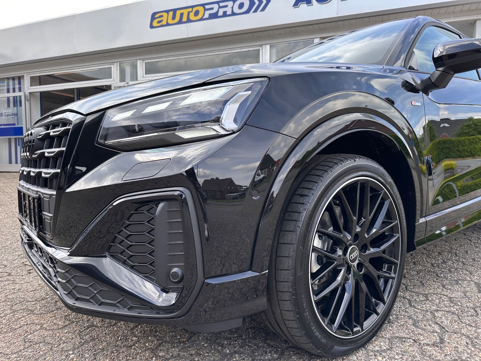 Fahrzeugabbildung Audi Q2 35 TDI S line S Tronic Matrix/Black/APP/Navi