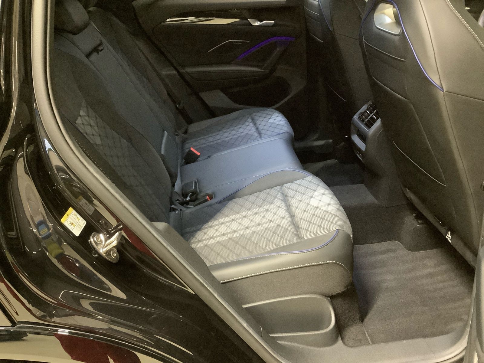 Tiguan R-Line 1,5 eTSI 110 kW Matrix, Standheiz