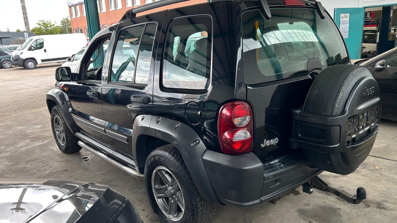 Jeep Renegade 2005 — фото 8