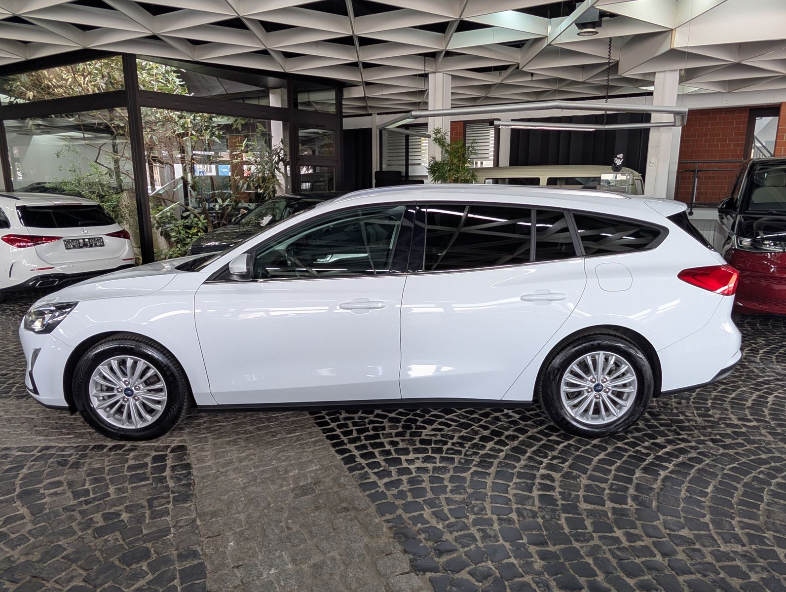 Fahrzeugabbildung Ford Focus Titanium 1.5 EB KAMERA TEMP APP LED MFL LM