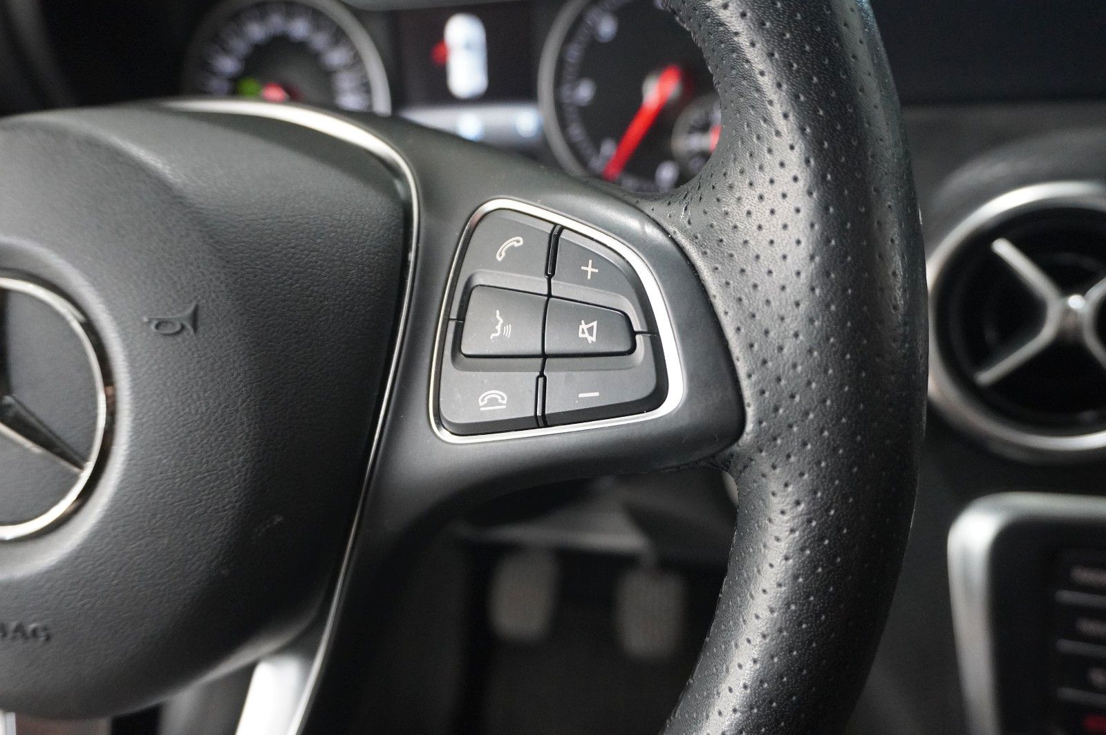 Fahrzeugabbildung Mercedes-Benz A 200 CDI AMG LINE NAVI/LED/KAMERA/SPORT/SHZ/PDC