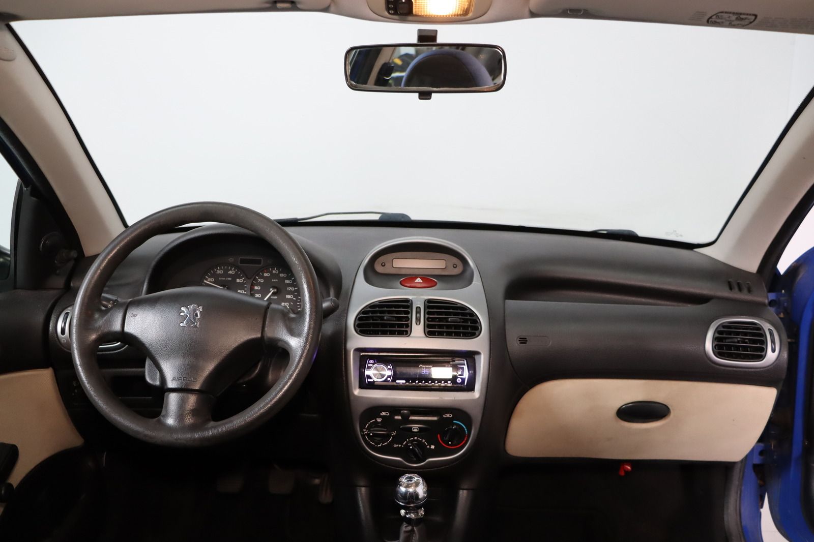 Fahrzeugabbildung Peugeot 206 1.1 Filou 60 HU/AU 01.27