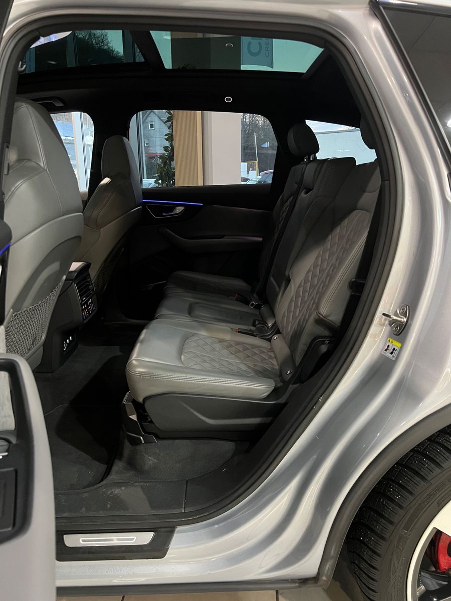 Fahrzeugabbildung Audi SQ7 4.0 TDI quattro*Head-Up * 7.SITZER*