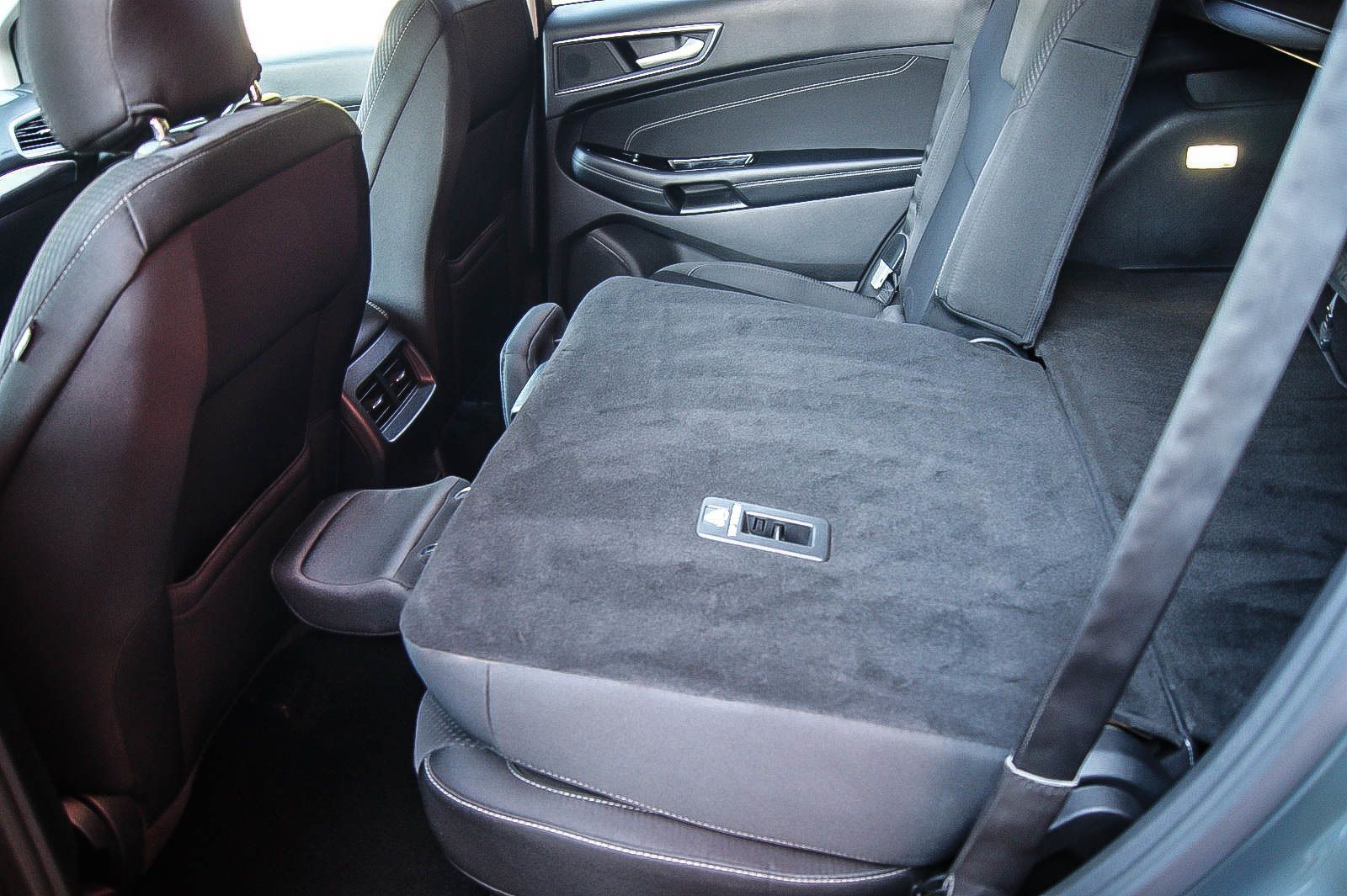 Fahrzeugabbildung Ford Edge 2.0TDCi Bi-Turbo 4x4 LED KAMERA ACC 1.HAND
