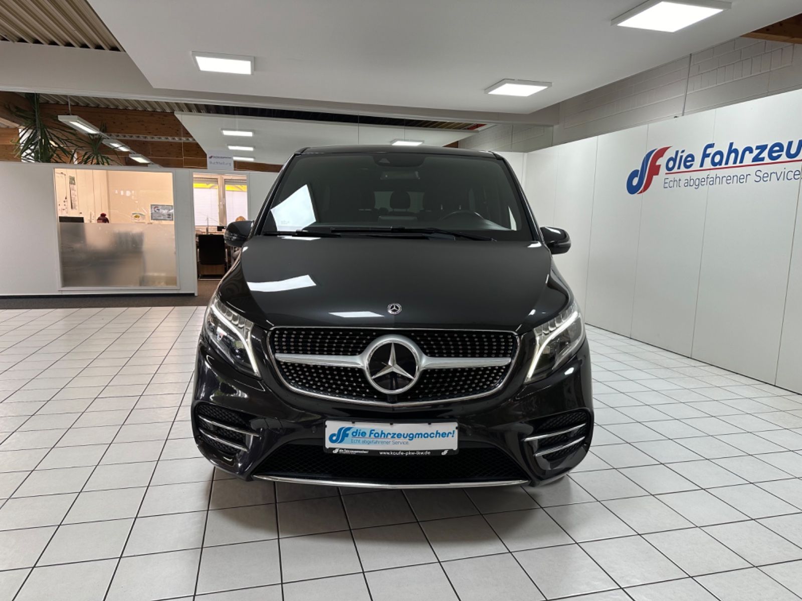 Fahrzeugabbildung Mercedes-Benz V 300d AMG EDITION 4MATIC lang*Pano*