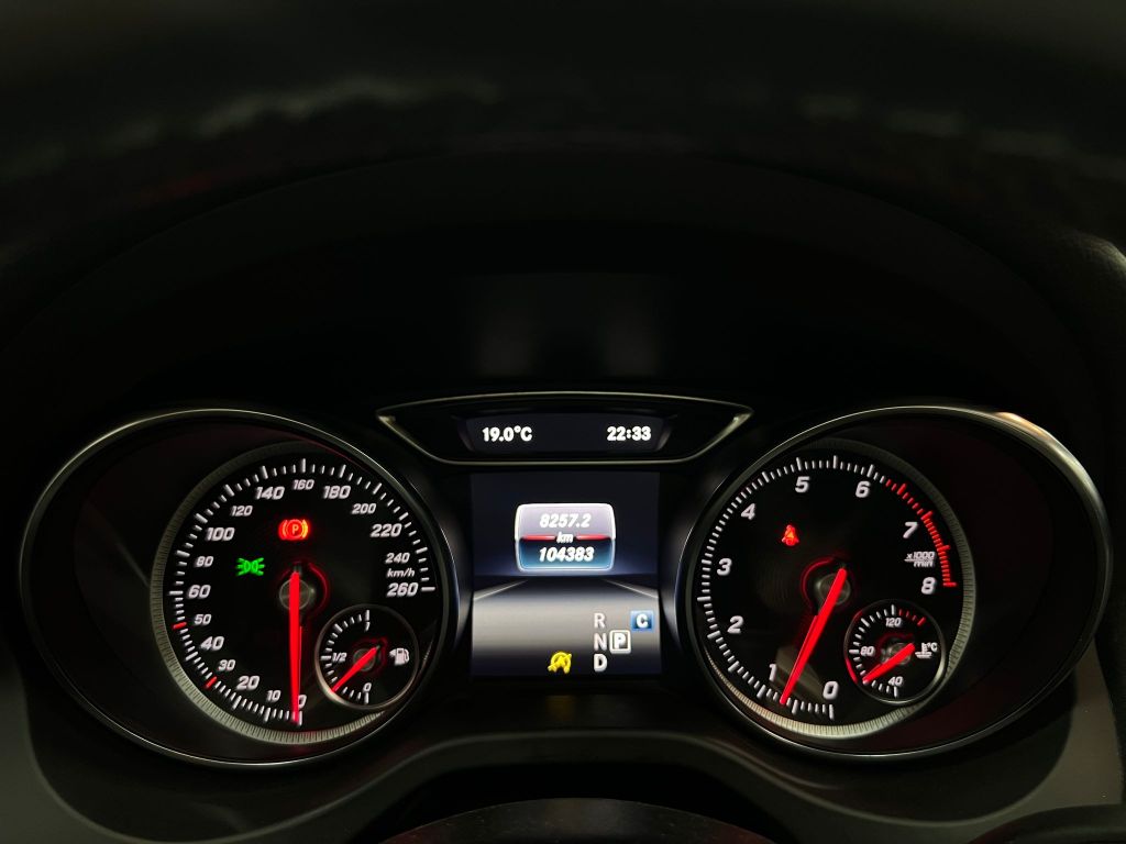 Mercedes-Benz GLA 250 4Matic 7G*AMG*LED*PANO*COMAND*KAMERA*