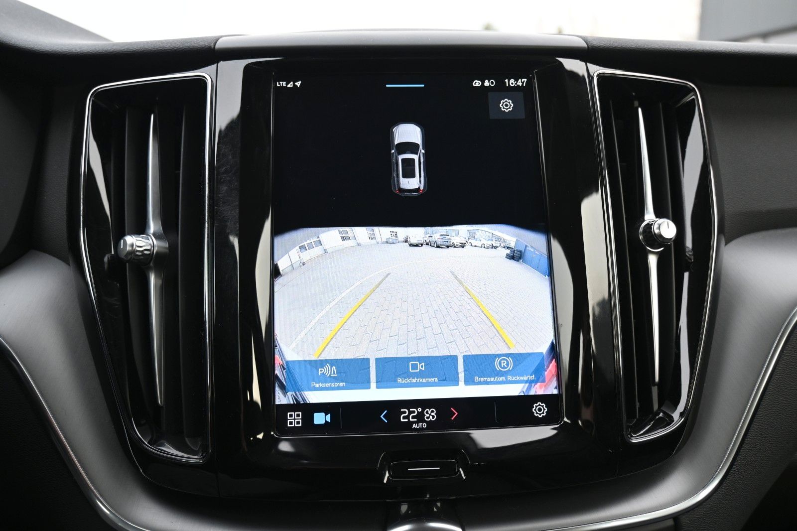 Fahrzeugabbildung Volvo XC60 B4 D FWD Core*RFK*el.Heckkl*GoogleMaps*AHK