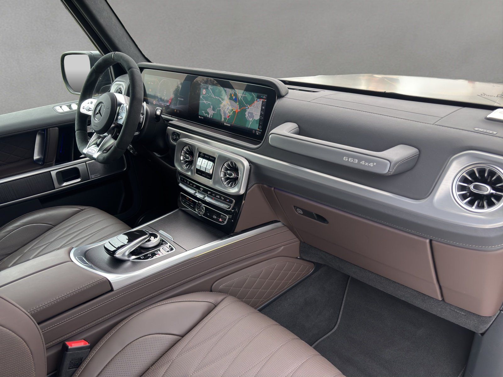 Fahrzeugabbildung Mercedes-Benz G63AMG 4x4² Dachträger MAGNO Kirschholzboden NEU