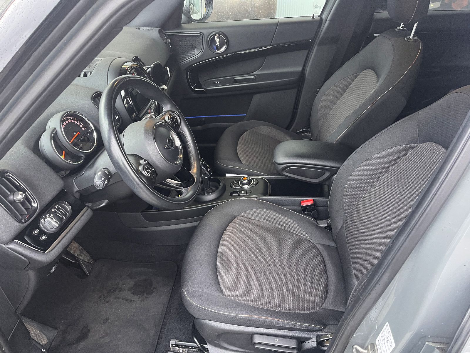 Fahrzeugabbildung MINI ONE Countryman One D Automatik