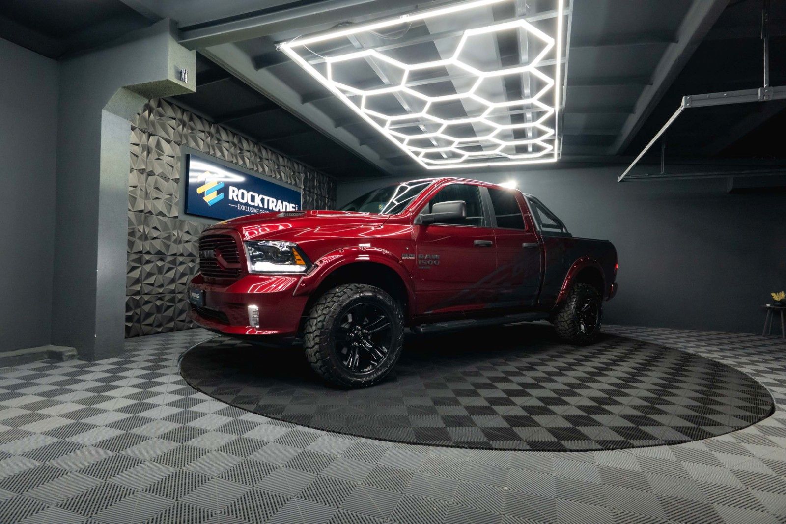 Fahrzeugabbildung Dodge RAM 5.7 V8 HEMI 4x4 OFFROAD Night-Paket LONG 19%