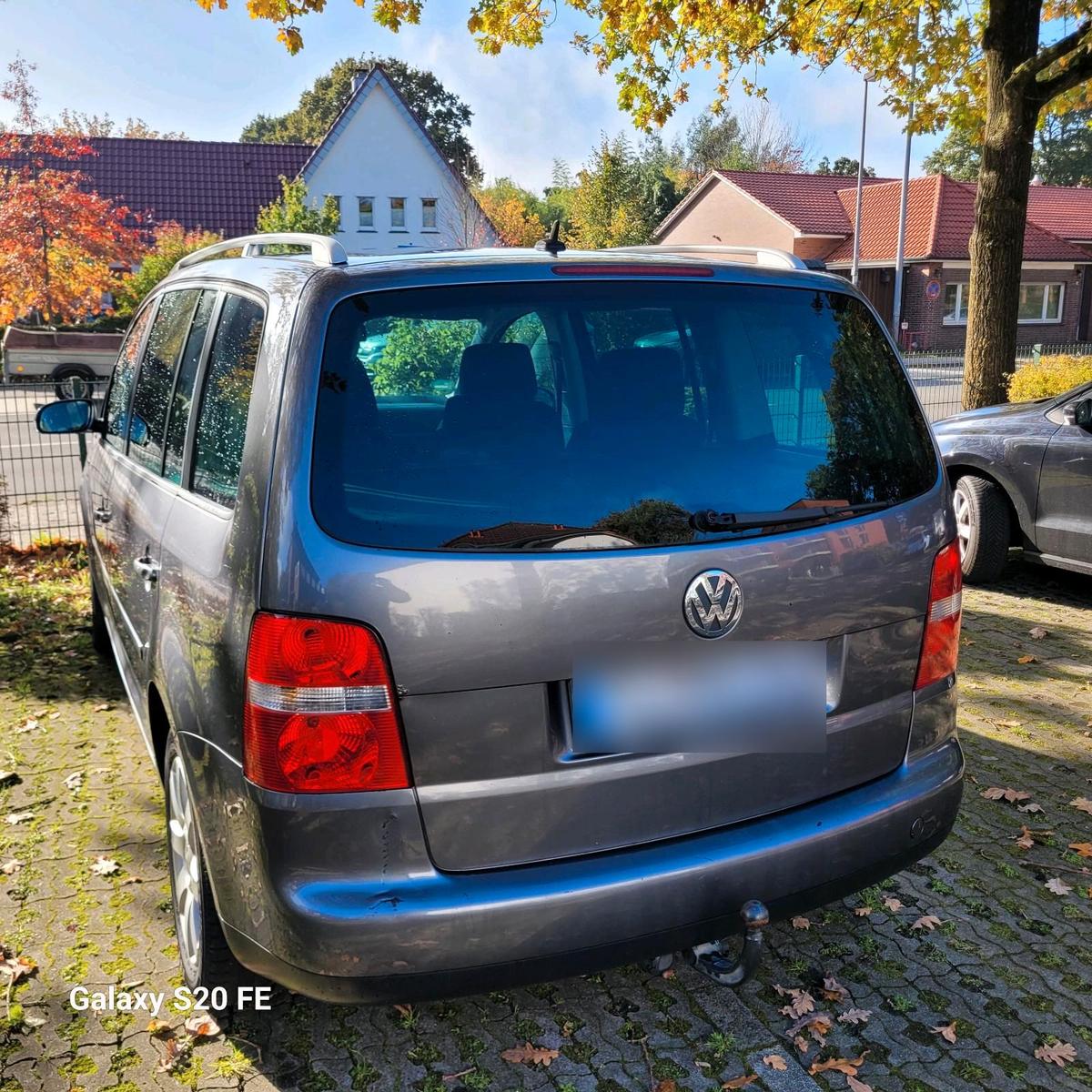 Volkswagen Touran 2006 — rear view