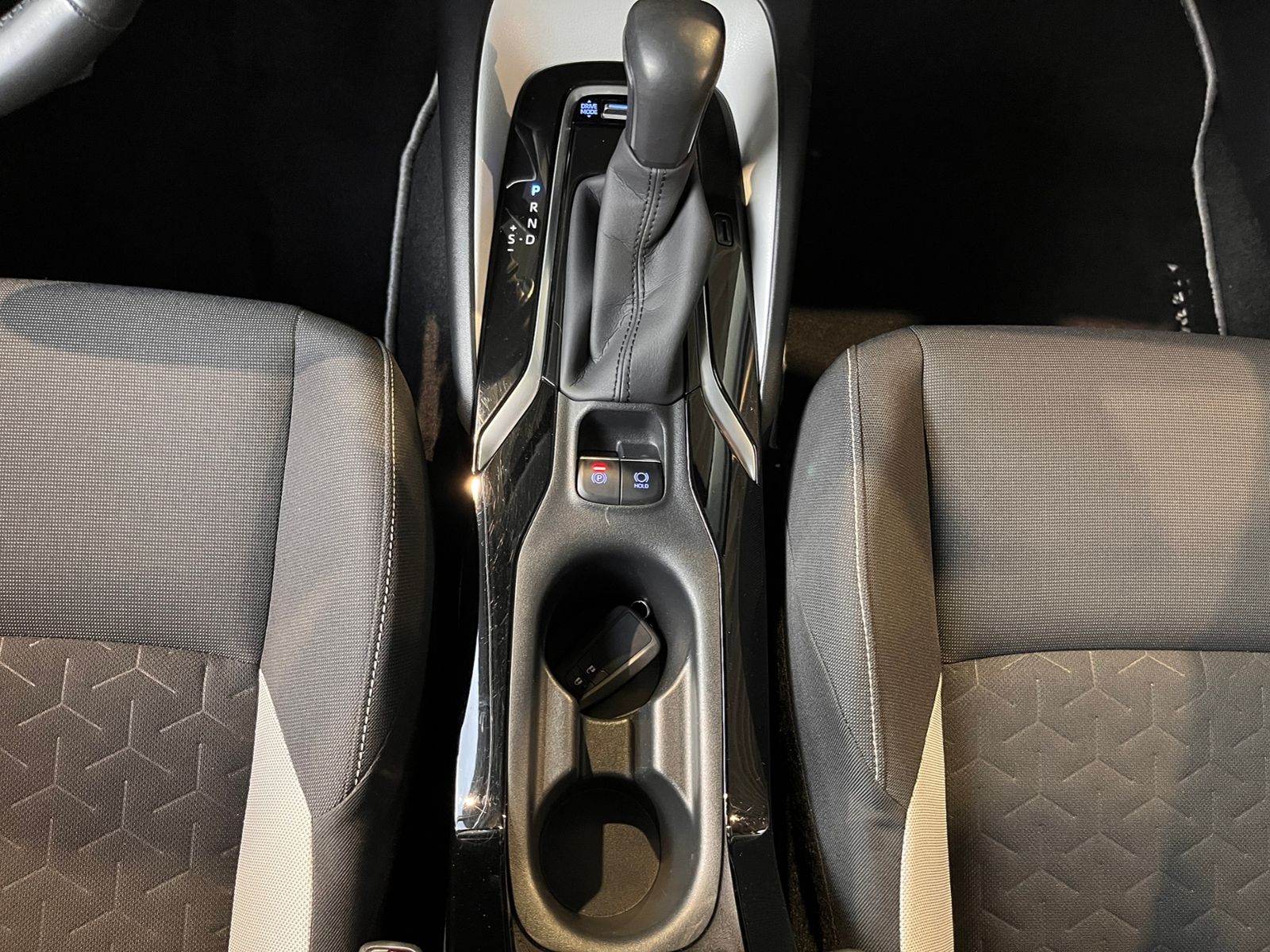 Fahrzeugabbildung Toyota Corolla Hybrid Club LED NAV DAB PDC ALU
