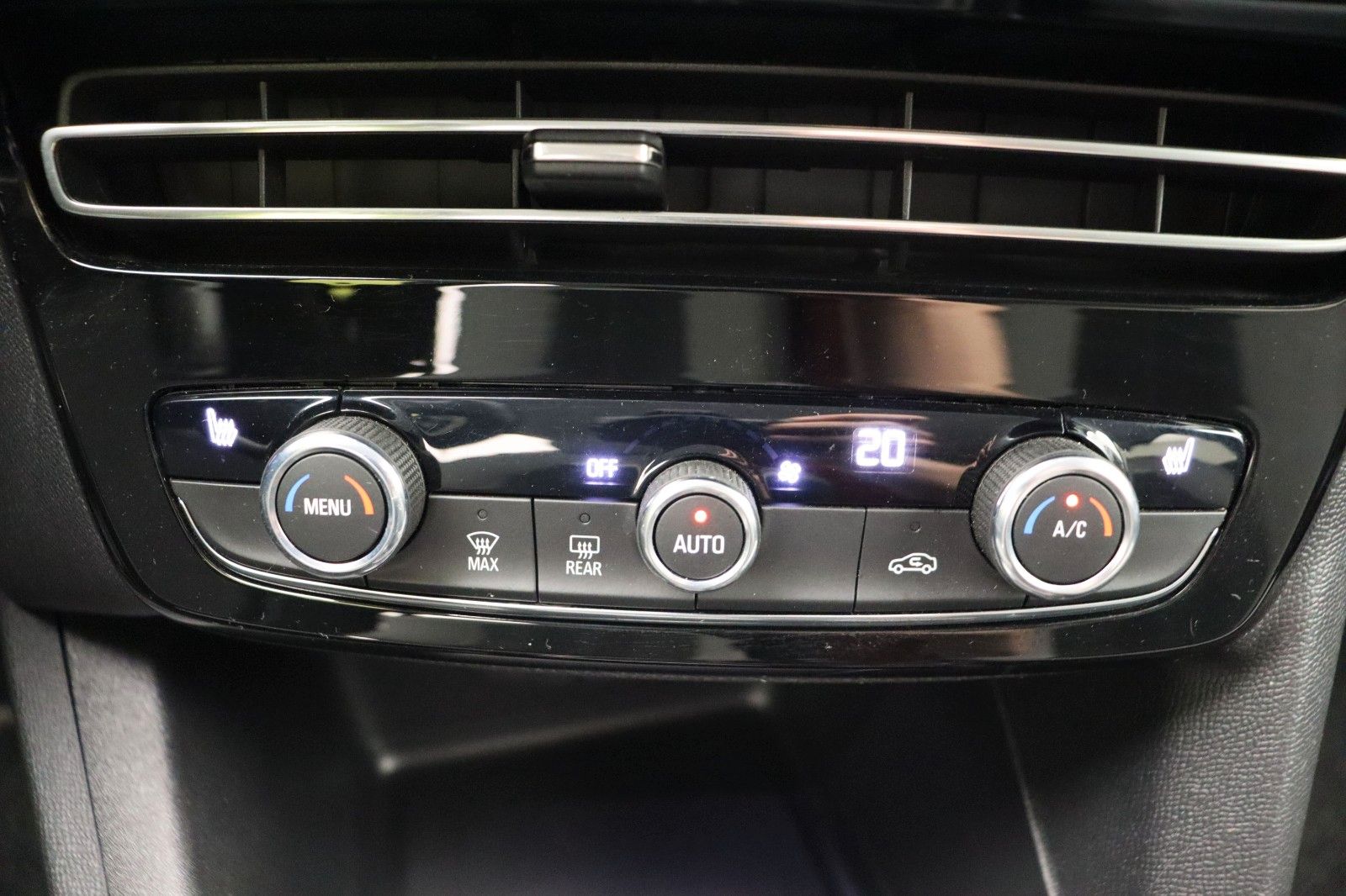 Fahrzeugabbildung Opel Mokka 1.2 Elegance LED KAMERA PDC