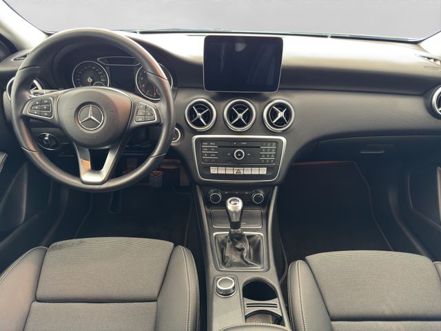 Fahrzeugabbildung Mercedes-Benz A 180 Style+LED+Navi+Fernlichtass.+PDC