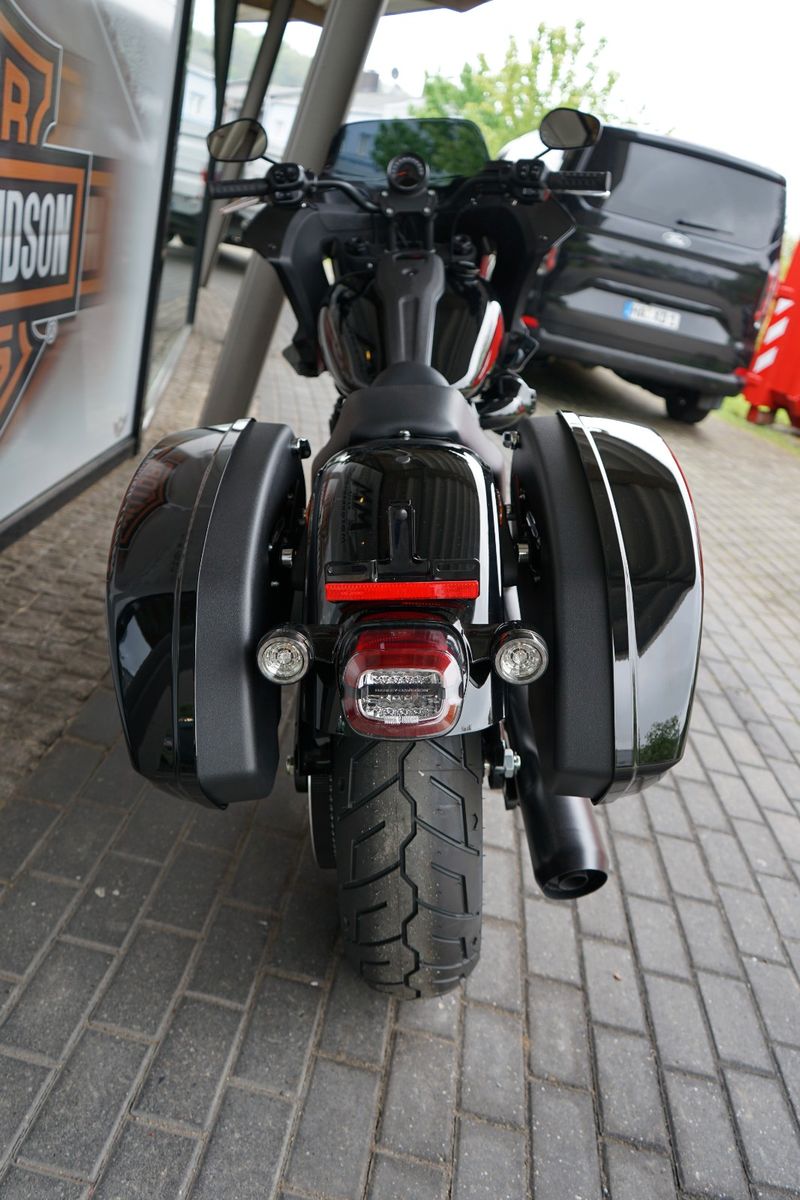 Fahrzeugabbildung Harley-Davidson Low Rider ST FXLRS 2025 117cui High Output Motor