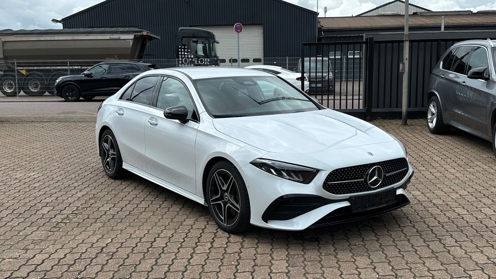 MERCEDES-BENZ A 220D*LIMO*AMG-LINE*FACELIFT*NIGHT*MBUX*ACC*1HD