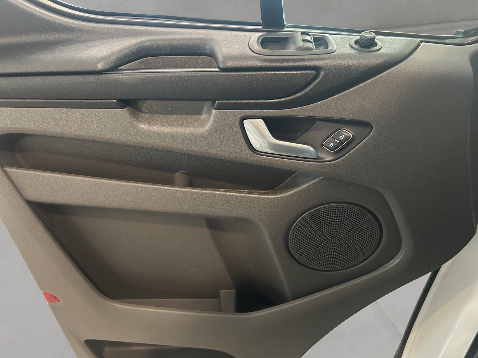 Fahrzeugabbildung Ford Ford Transit Custom 320 L2H1