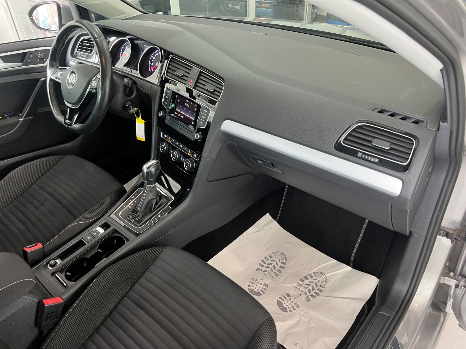 Fahrzeugabbildung Volkswagen Golf VII Lim. Cup 1.6 TDI DSG