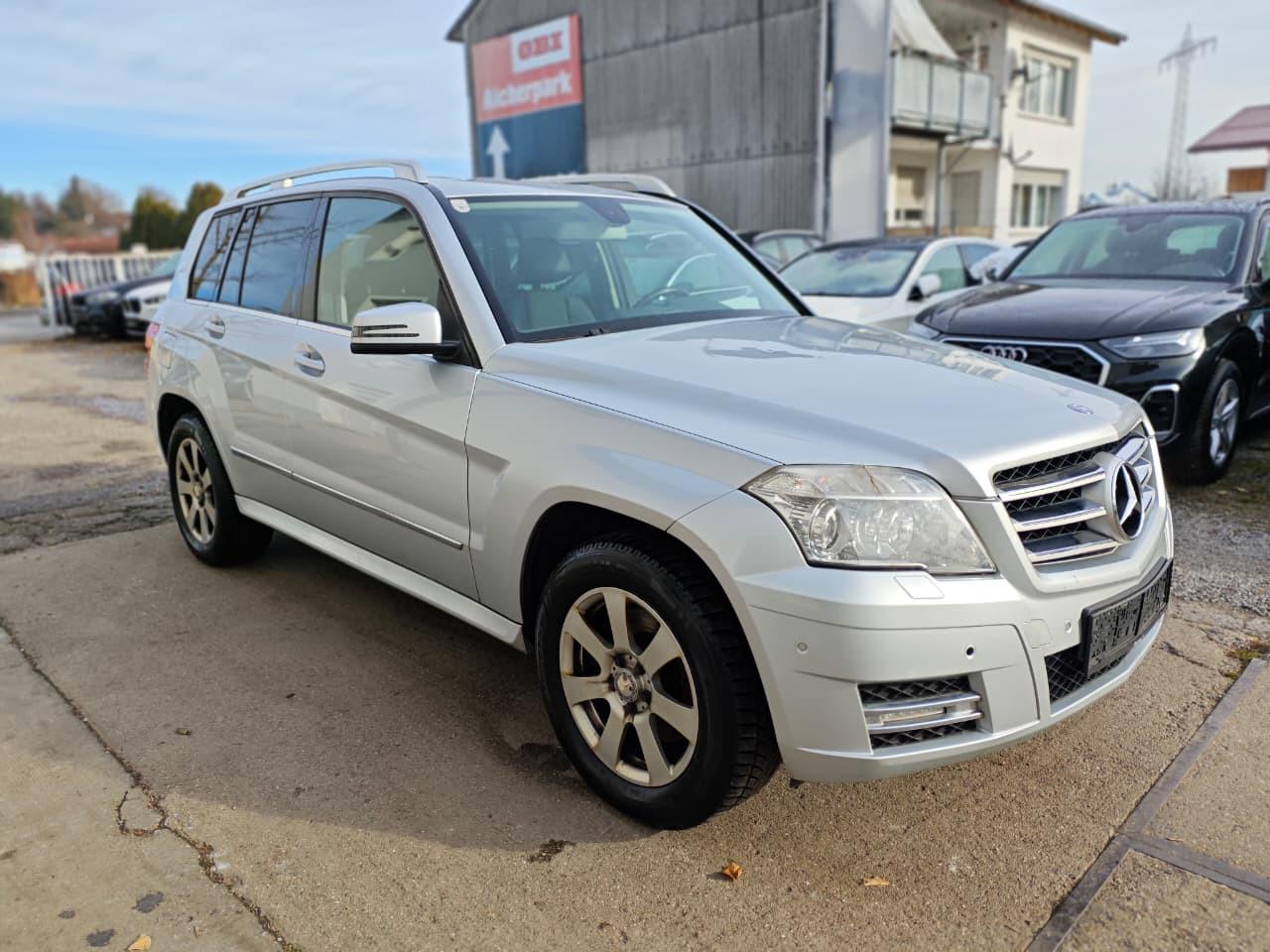 Mercedes-Benz GLK220 2010 — rear view
