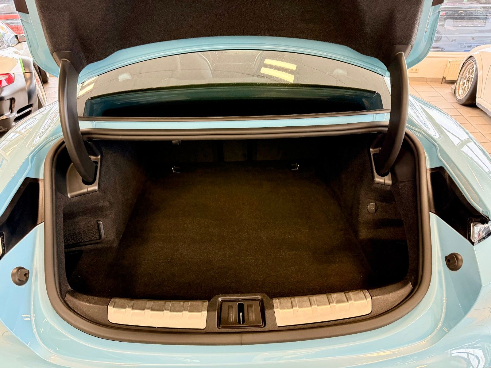 Fahrzeugabbildung Porsche Taycan 4S Performance/Panorama/PDCC/HeadUp