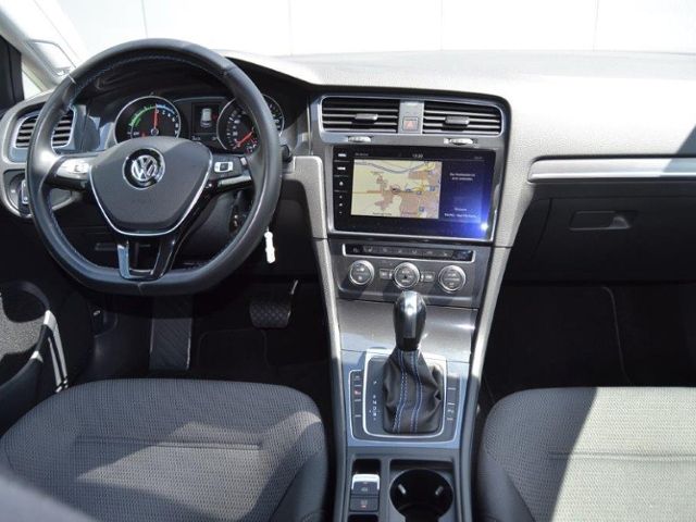 Golf VII e-Golf CL/WÄRMEPUMPE/LED/NAVI-PRO+VZE/D
