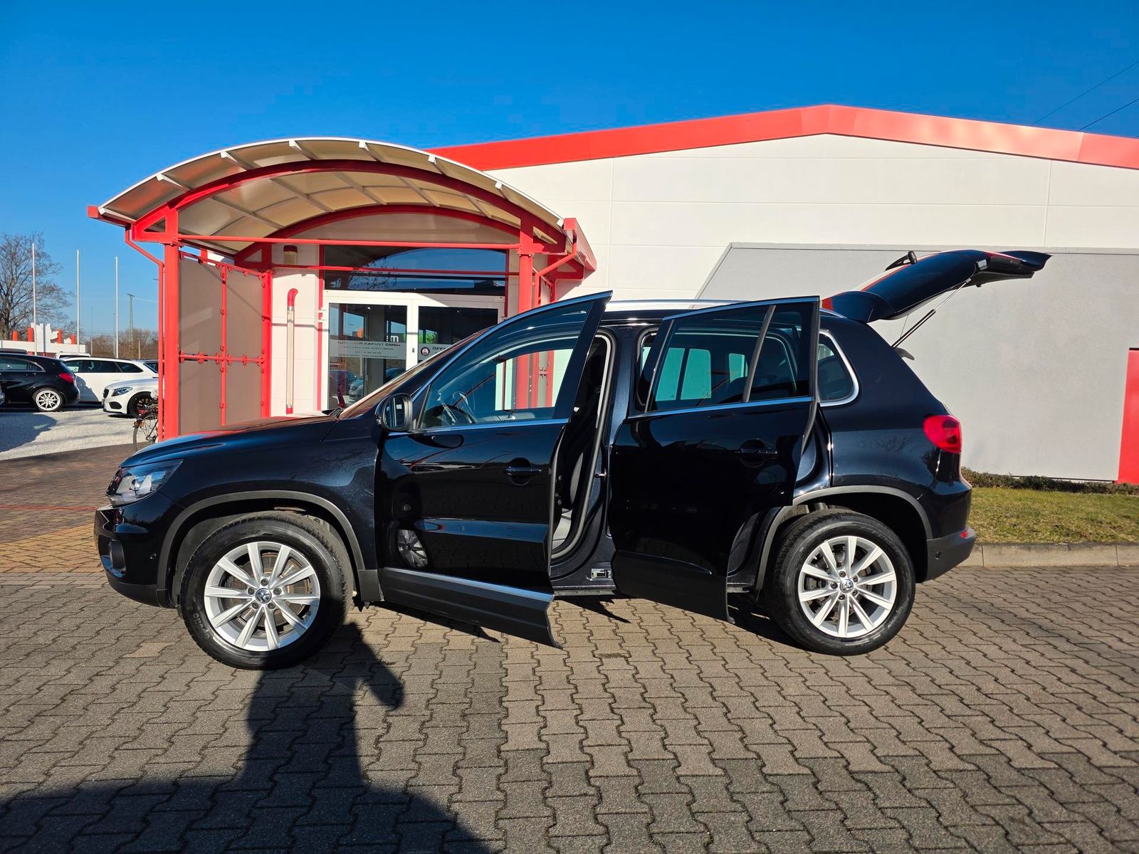 Fahrzeugabbildung Volkswagen Tiguan 2.0 TDI 4x4/Bi-Xenon/Navi/Pano/Ahk