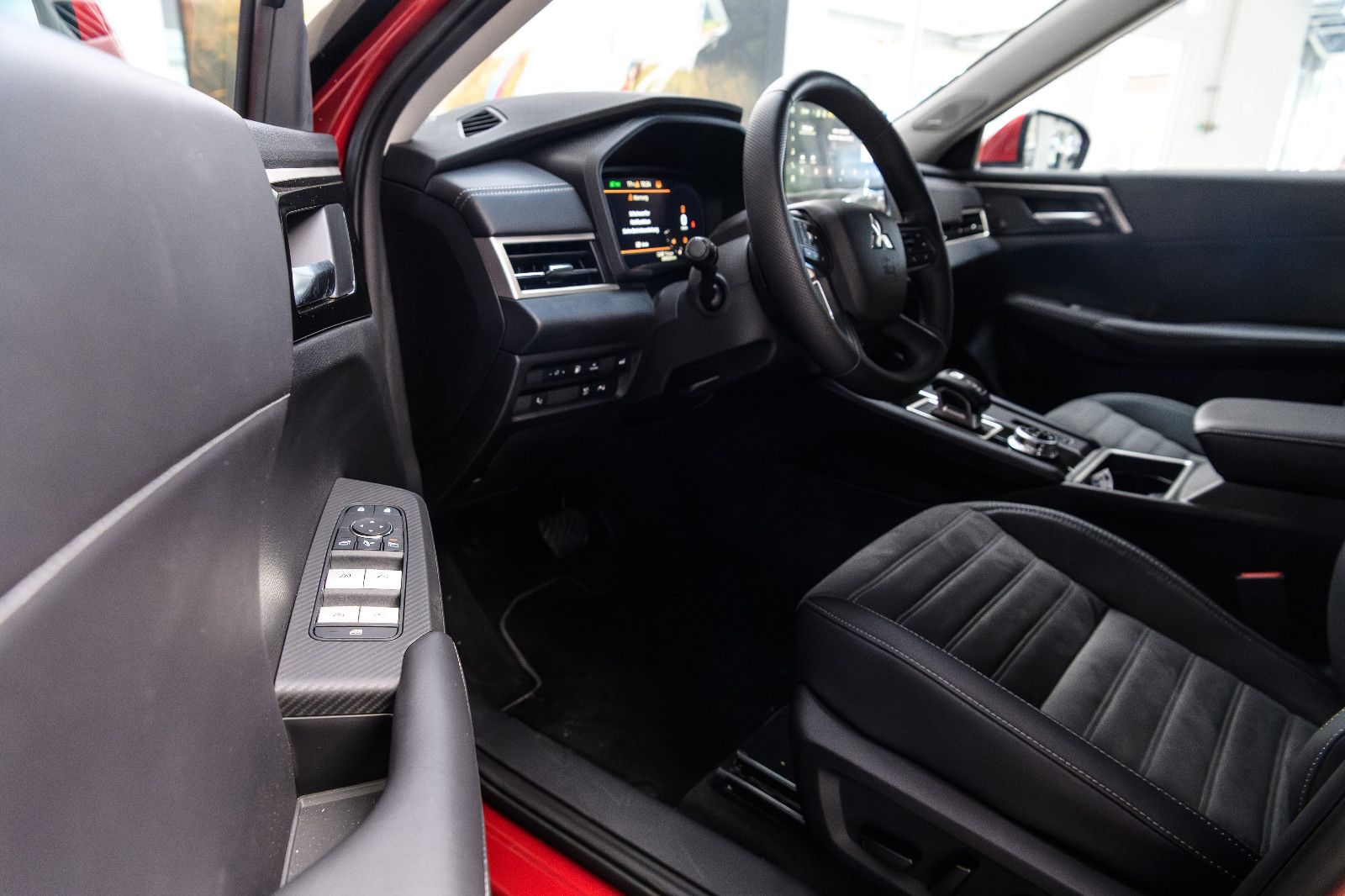 Fahrzeugabbildung Mitsubishi Outlander Intro Edition +4WD+ LED+AHK+Kam+20"