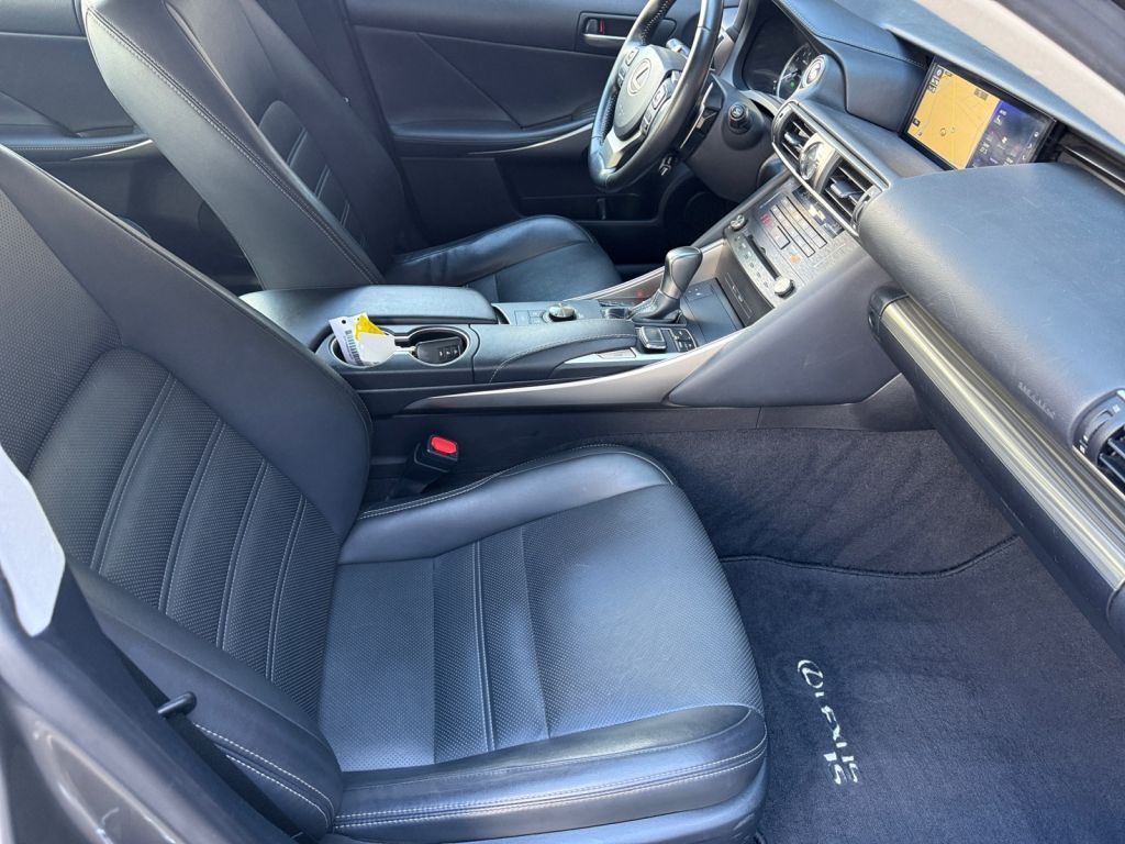Fahrzeugabbildung Lexus IS 300h Executive Line