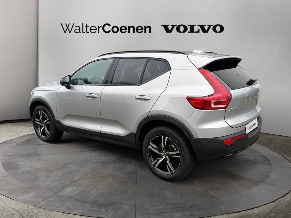 VOLVO XC40 B3 B DKG Plus Dark 360° Notrad getönte Sche VOLVO XC40 B3 B DKG Plus Dark 360° Notrad getönte Sche