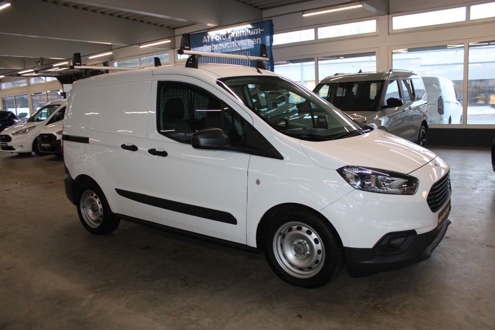 Fahrzeugabbildung Ford Transit Courier Kasten Dachträger