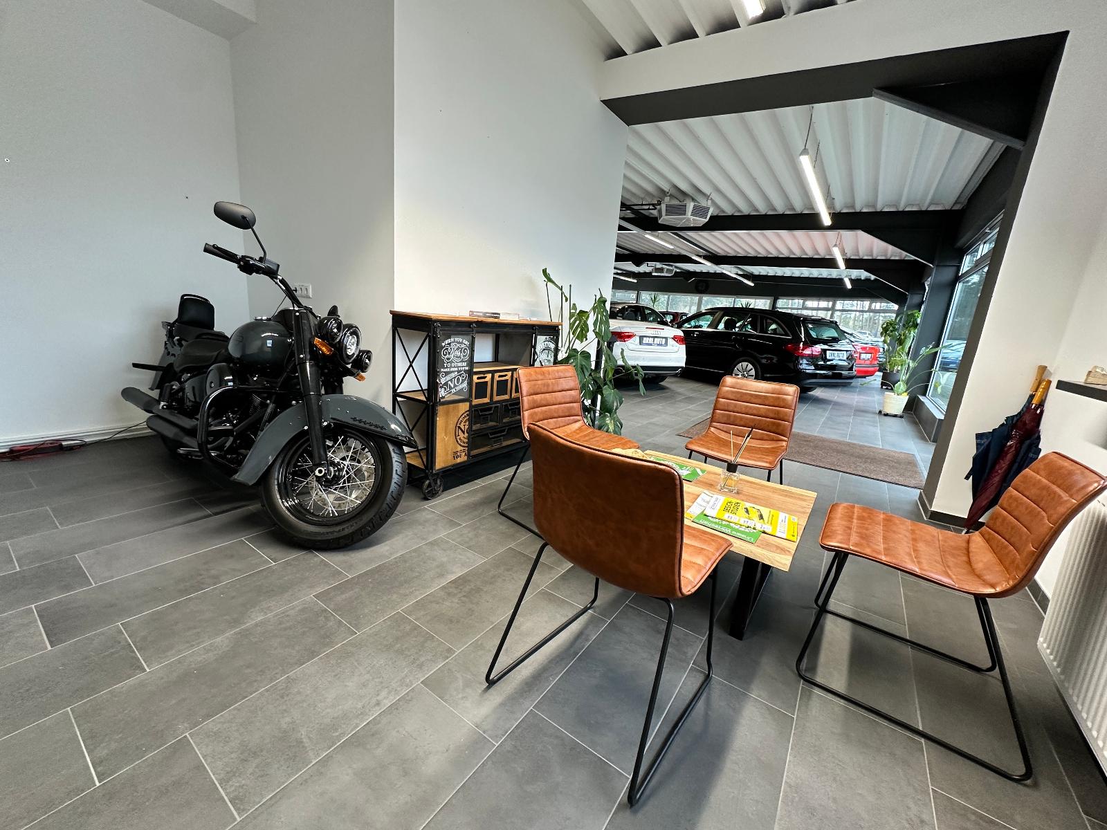 showroom-image-bottom