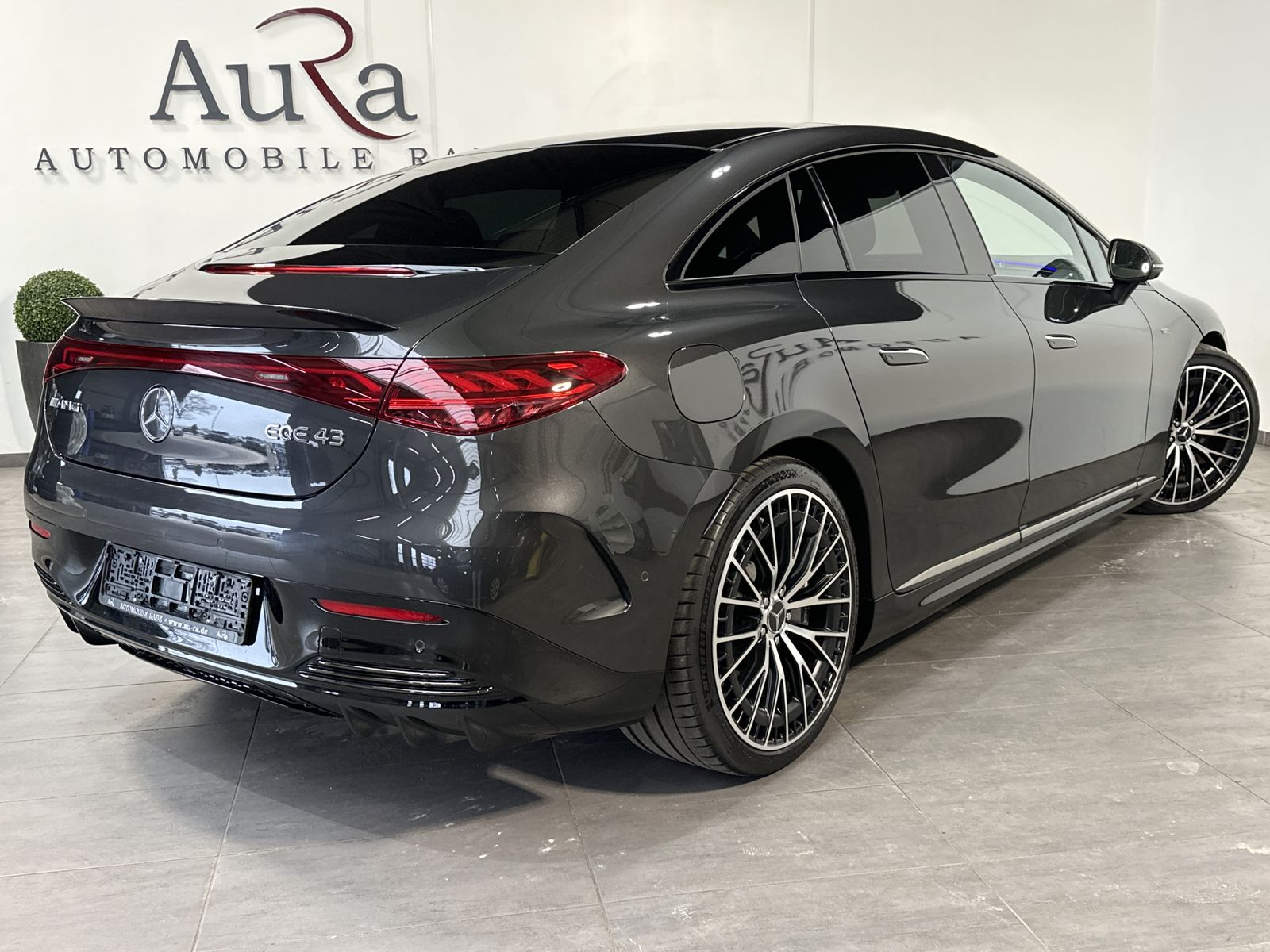 Fahrzeugabbildung Mercedes-Benz EQE 43 AMG 4Matic NAV+LED+PANORAMA+BURMESTER+HUD
