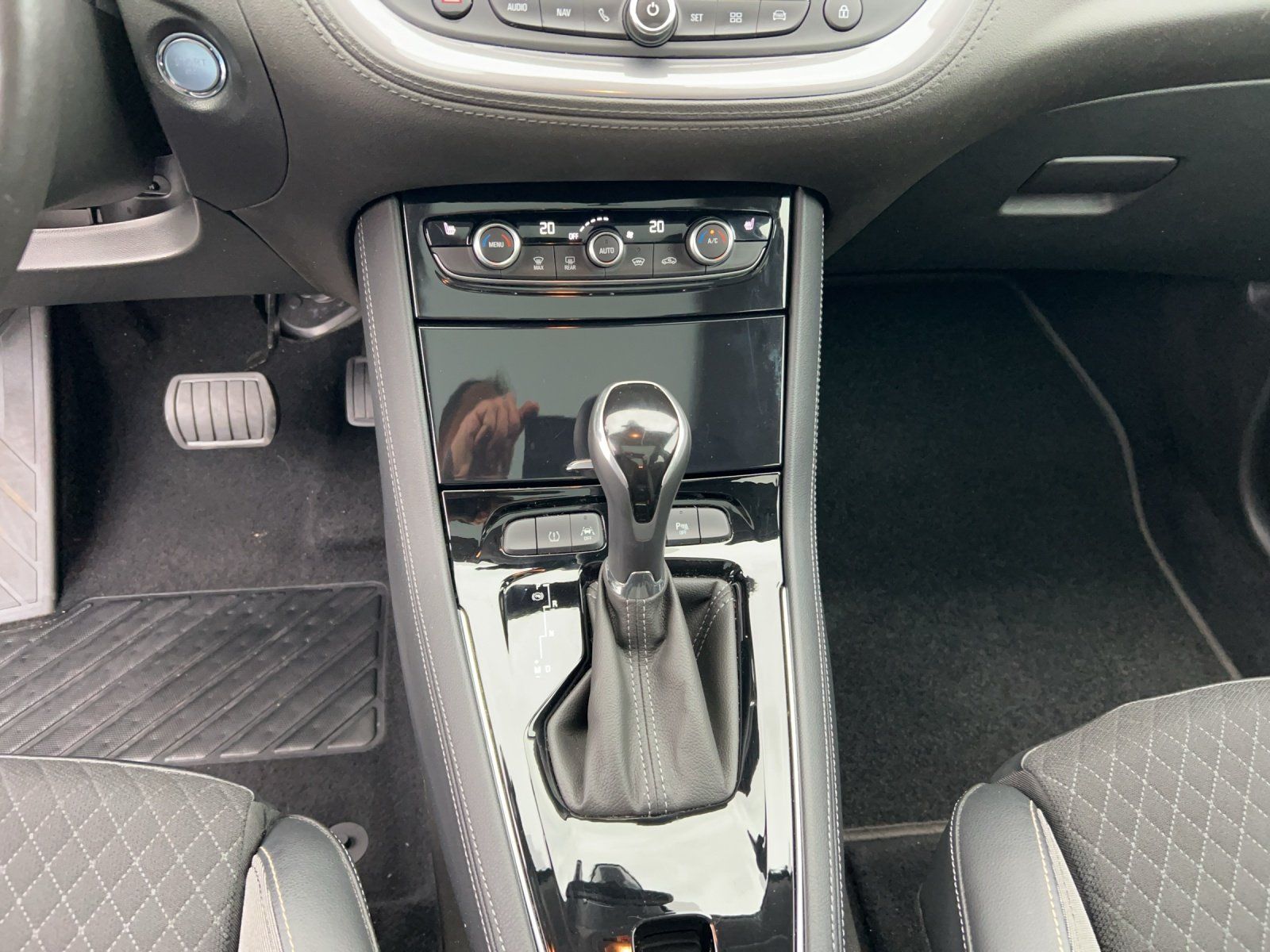 Fahrzeugabbildung Opel Grandland X 1.2 Turbo INNOVATION
