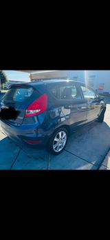 Ford Fiesta   Mit Hagelschaden - Ford Hagelschaden mit Benzin-Antrieb