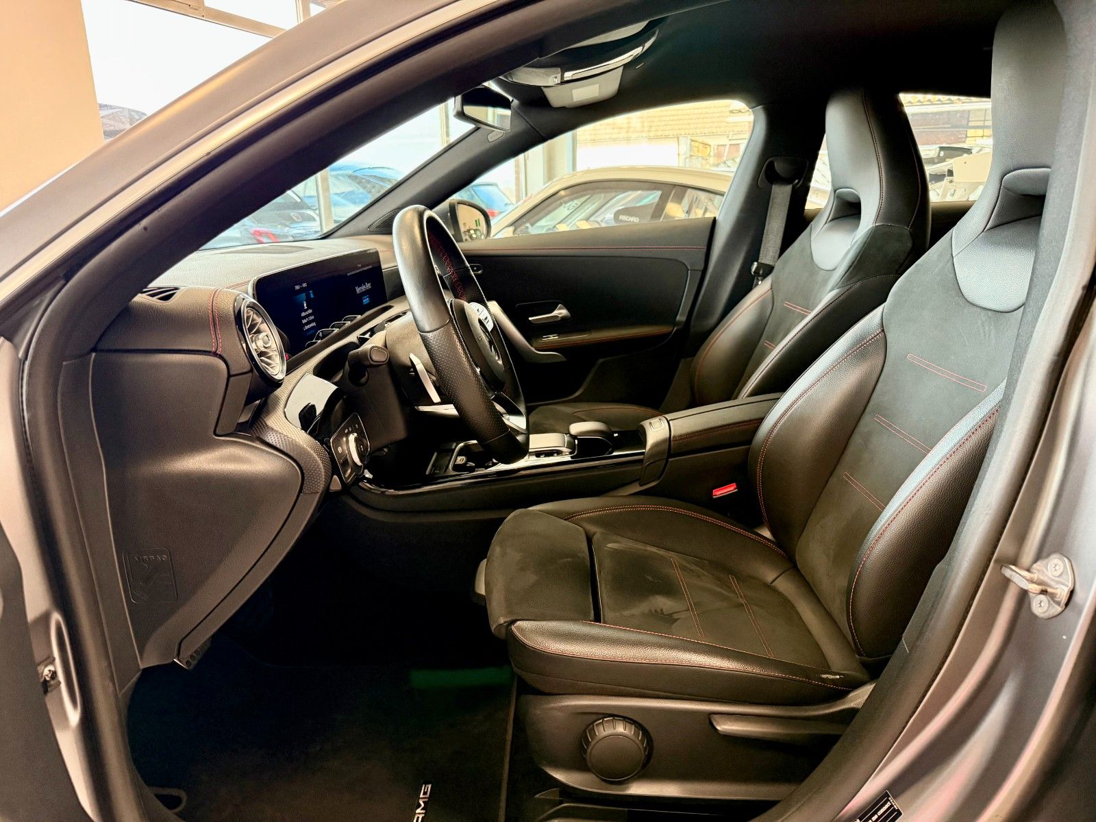 Fahrzeugabbildung Mercedes-Benz CLA 220d Shooting Brake AMG/18Zoll/Kamera/LED
