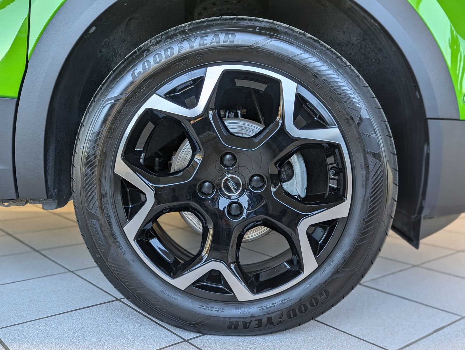 Fahrzeugabbildung Opel Mokka 1.2 Ultimate Aut. Winter-Paket Kamera ACC