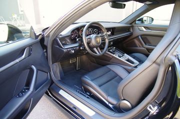 Porsche 992 Coupé*Schiebedach,Kamera,Sitzheizung,U-Frei*