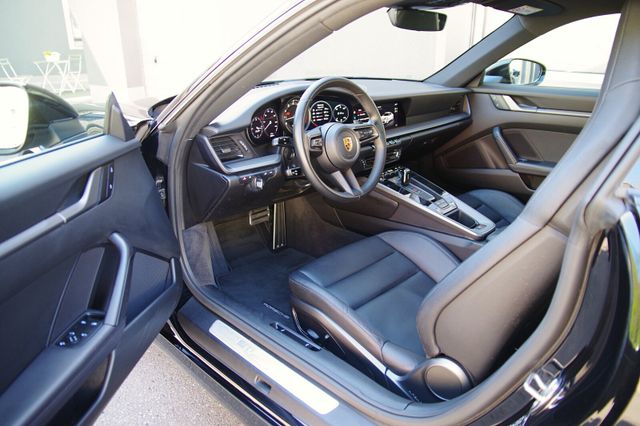 Porsche 992 Coupé*Schiebedach,Kamera,Sitzheizung,U-Frei*