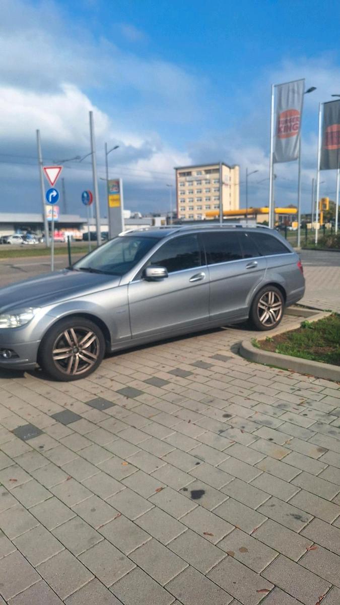 Mercedes-Benz C220 2011 — вигляд ззаду